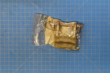 s1610-25083-4.jpg
